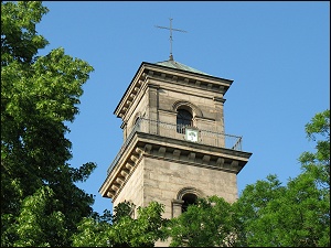 Turm der Auferstehungs-Kirche im Stadtpark