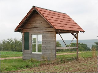 Halbe Hütte in einer Rheinland-Pfälzischen Weinbau-Region