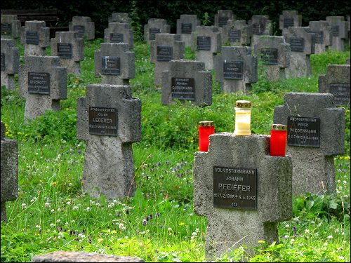 Soldatengräber im Fürther Hauptfriedhof