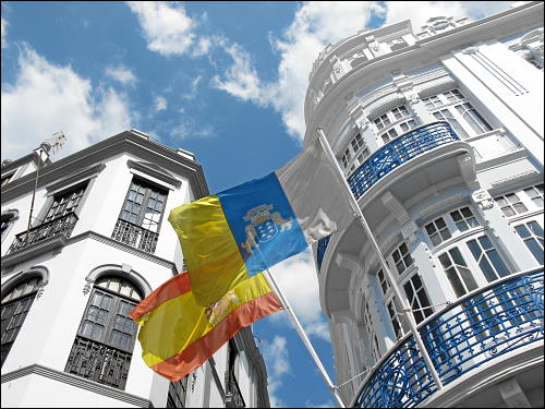 Die Hauptstadt La Palmas zeigt Flagge