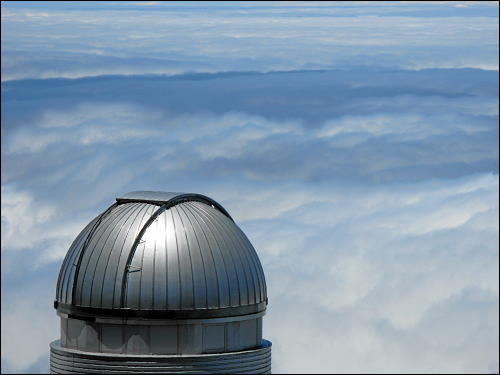 Kuppel eines Observatoriums am höchsten Punkt La Palmas