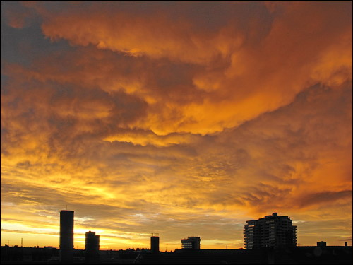Abendhimmel über Fürth, Blick aus dem Dachbodenfenster vom letzten Sonntag