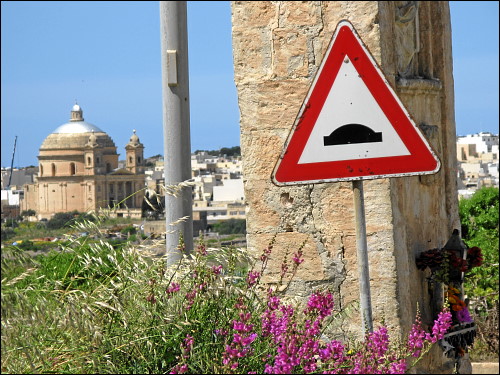 Wir nähern uns Mġarr auf staubigen Pfaden...
