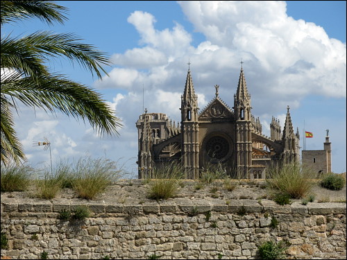 Kathedrale »La Seu« in der Altstadt von Palma de Mallorca